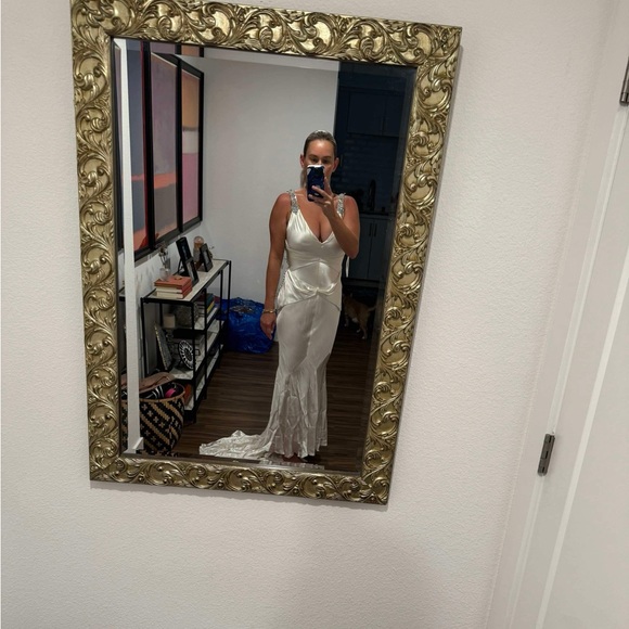 Vera Wang Old Hollywood Glam satin wedding dress - Picture 12 of 16